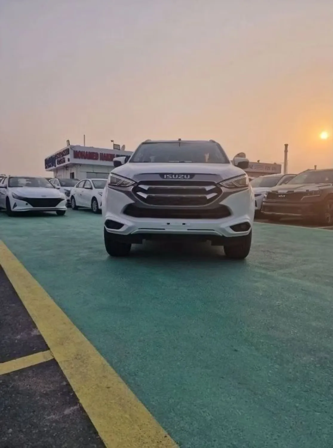 Isuzu MU-X 2024 из ОАЭ — купить под ключ