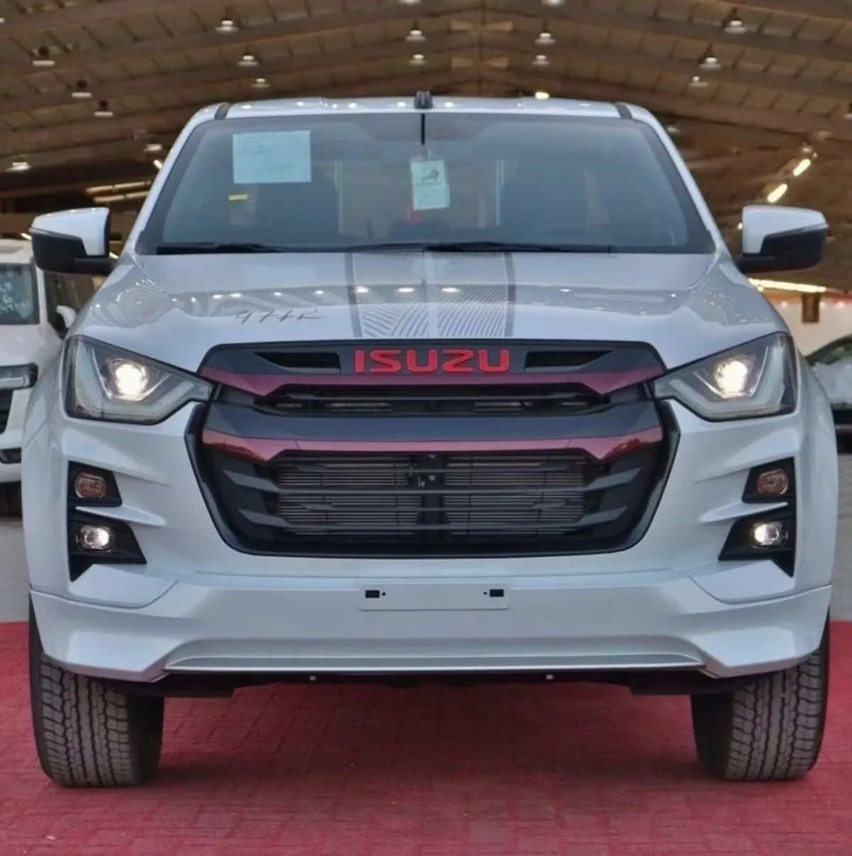 Isuzu D-Max 2025 из ОАЭ — купить под ключ