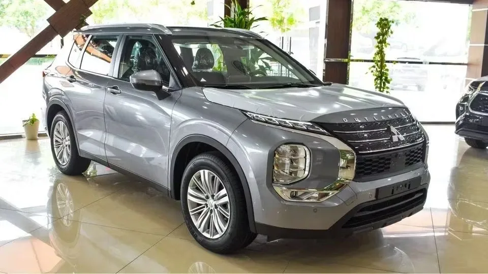 Mitsubishi Outlander 2024 из ОАЭ — купить под ключ