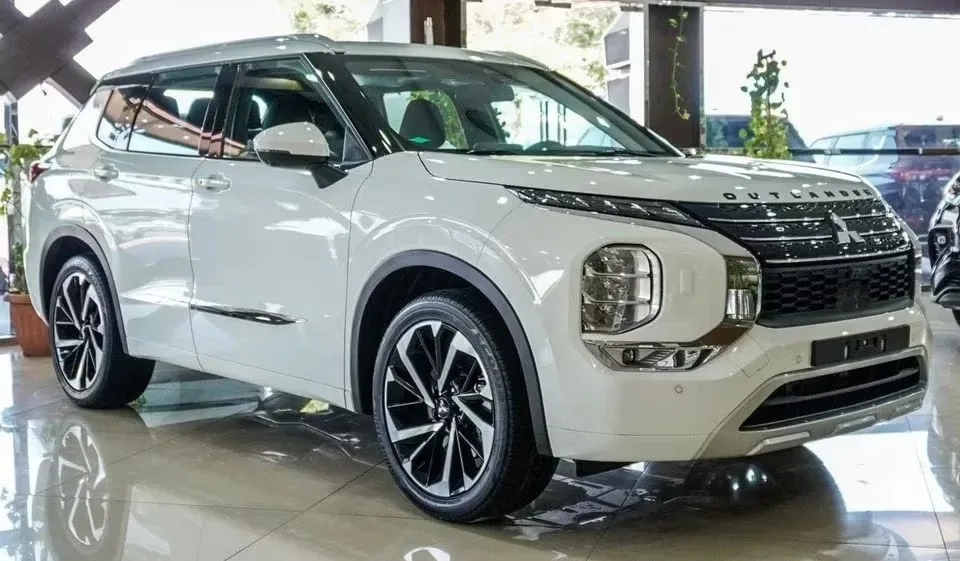Mitsubishi Outlander 2024 из ОАЭ — купить под ключ