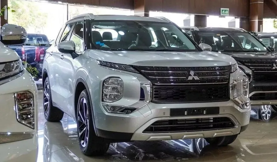 Mitsubishi Outlander 2025 из ОАЭ — купить под ключ