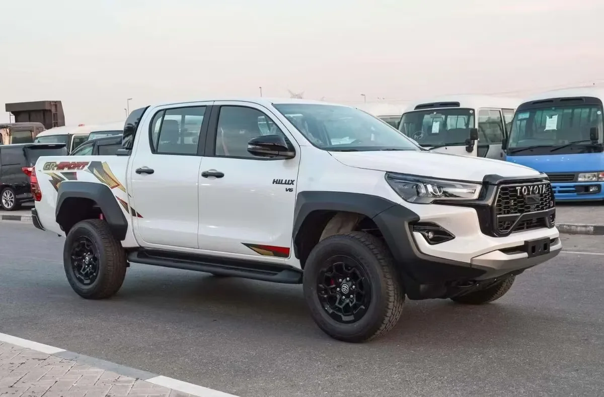 Toyota Hilux 2025 из ОАЭ — купить под ключ