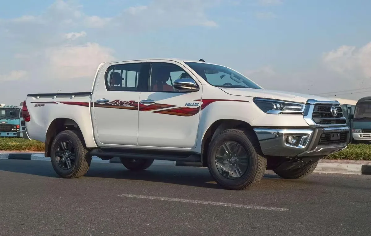 Toyota Hilux 2025 из ОАЭ — купить под ключ