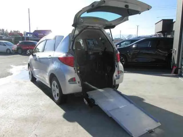 Toyota RACTIS 2013 из Японии — купить под ключ