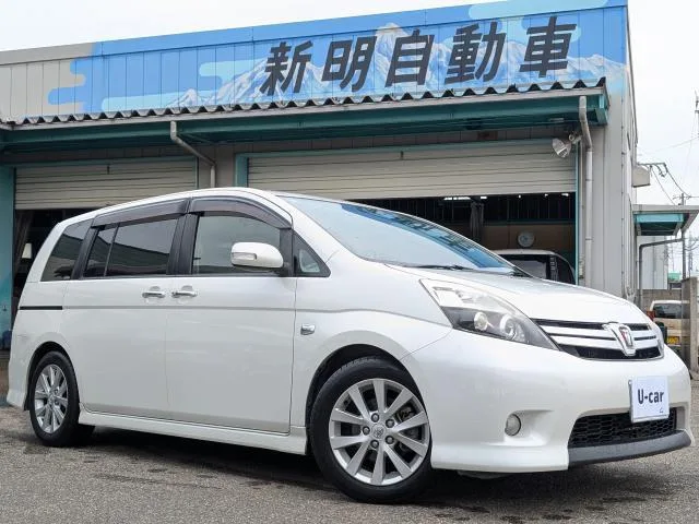 Toyota ISIS 2012 из Японии — купить под ключ
