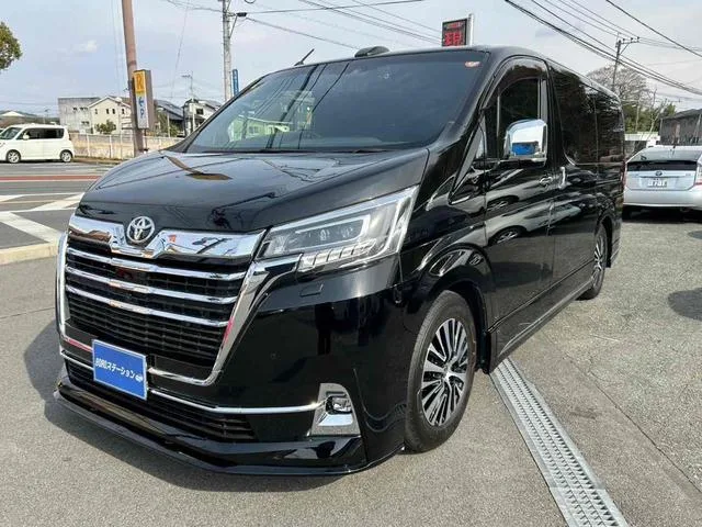 Toyota GRANACE 2023 из Японии — купить под ключ