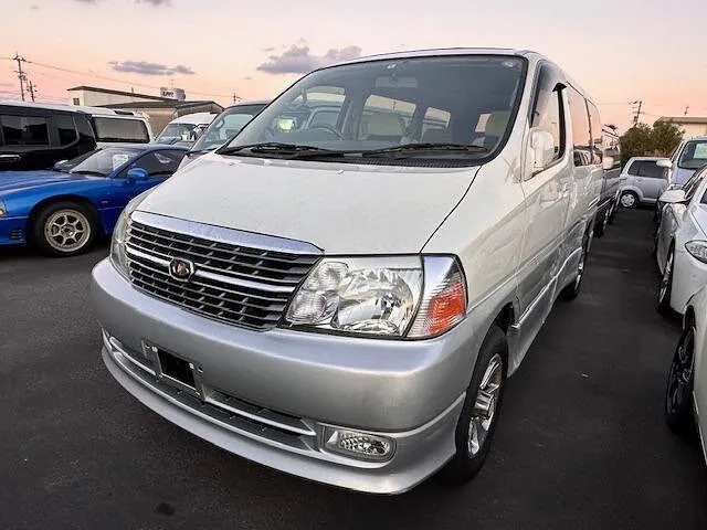 Toyota GRANVIA 2000 из Японии — купить под ключ