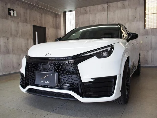 Lexus LBX 2025 из Японии — купить под ключ
