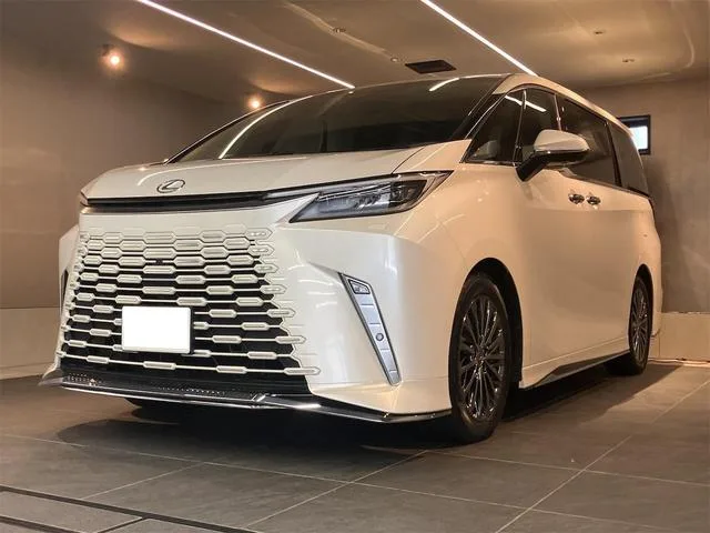Lexus LM 2025 из Японии — купить под ключ
