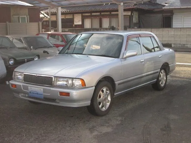 Nissan CREW 2002 из Японии — купить под ключ