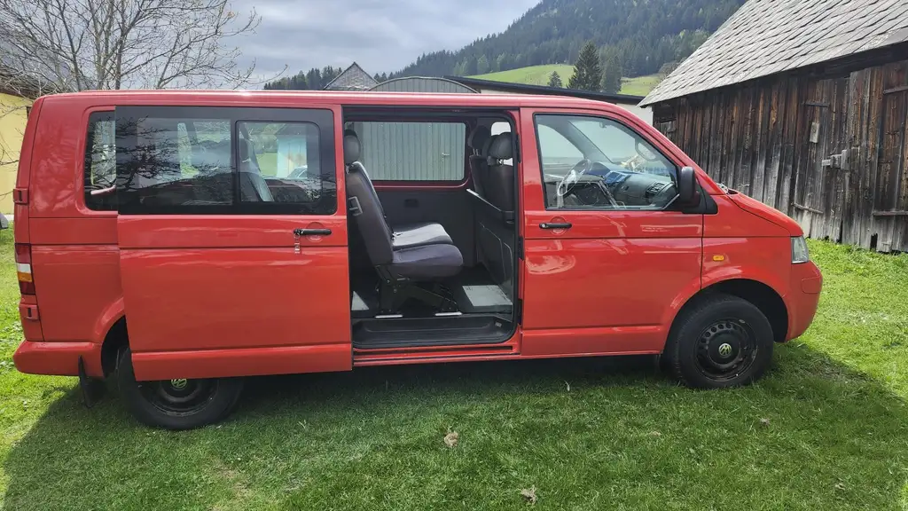 Volkswagen T5 Transporter 2005 из Европы — купить под ключ