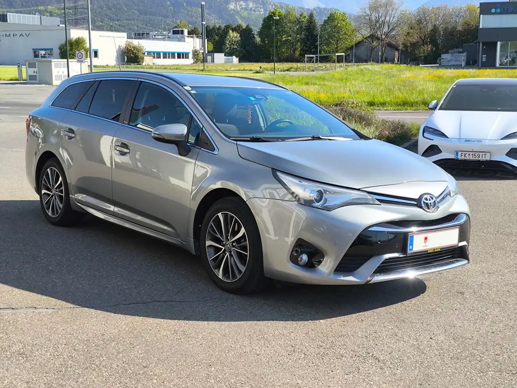 Toyota Avensis 2017 из Европы — купить под ключ