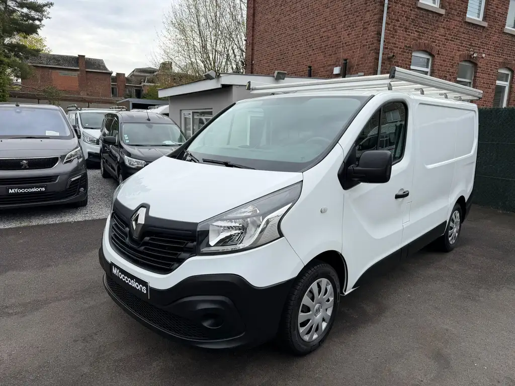 Renault Trafic 2015 из Европы — купить под ключ