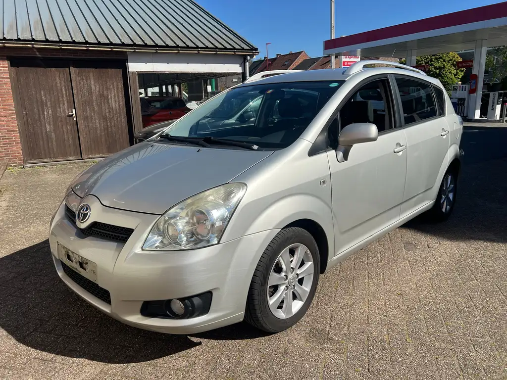 Toyota Corolla Verso 2008 из Европы — купить под ключ