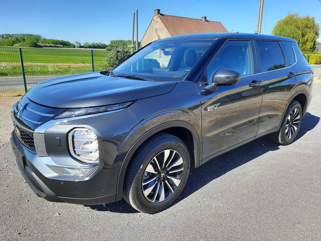Mitsubishi Outlander 2026 из Европы — купить под ключ