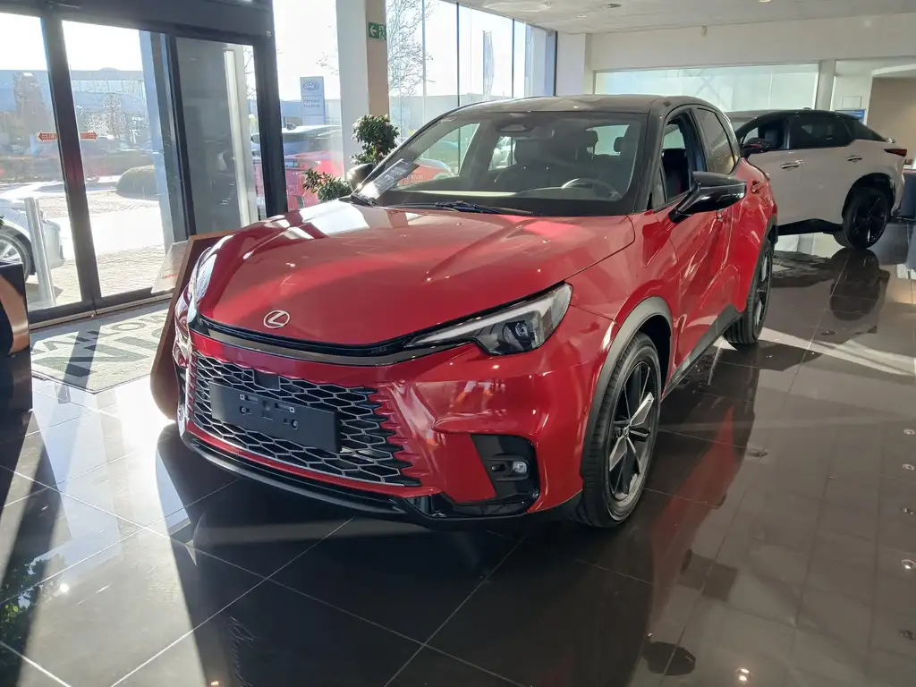 Lexus LBX 2025 из Европы — купить под ключ