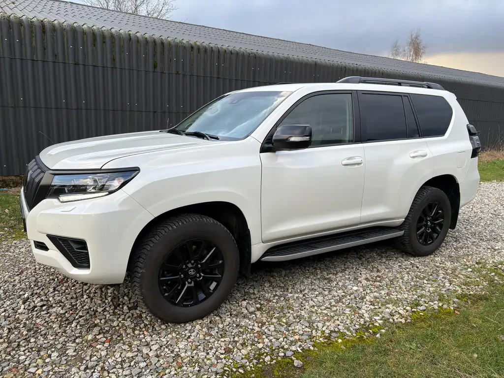 Toyota Land Cruiser 2023 из Европы — купить под ключ