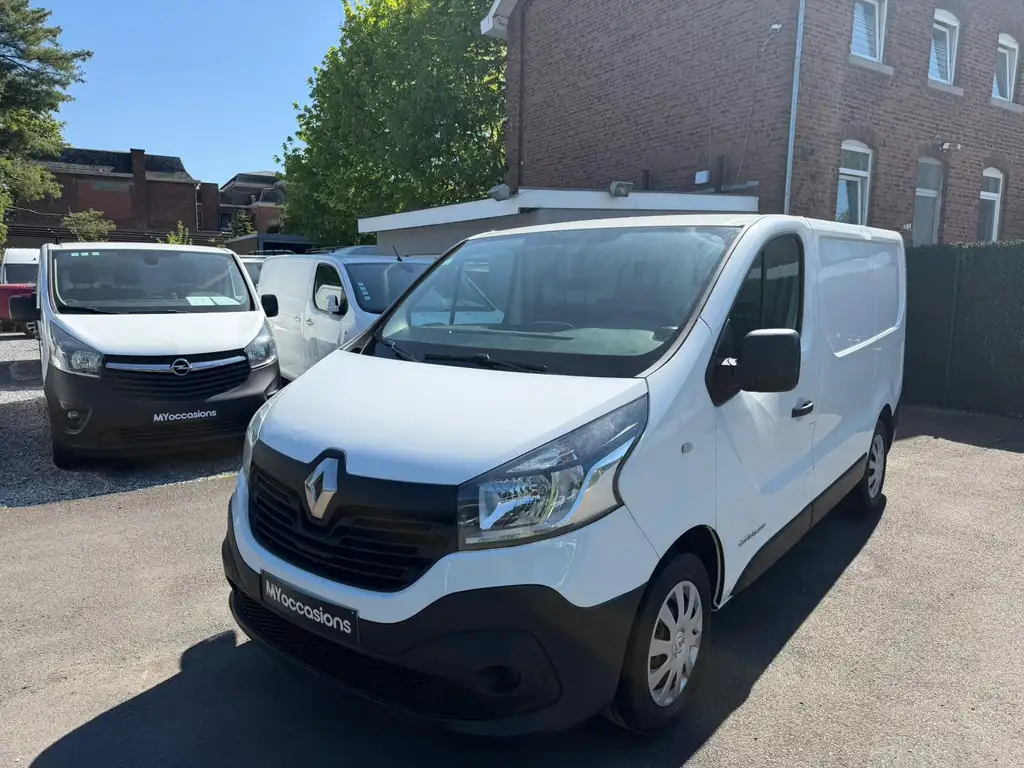 Renault Trafic 2016 из Европы — купить под ключ