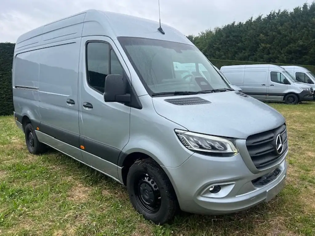 Mercedes-Benz Sprinter 2025 из Европы — купить под ключ