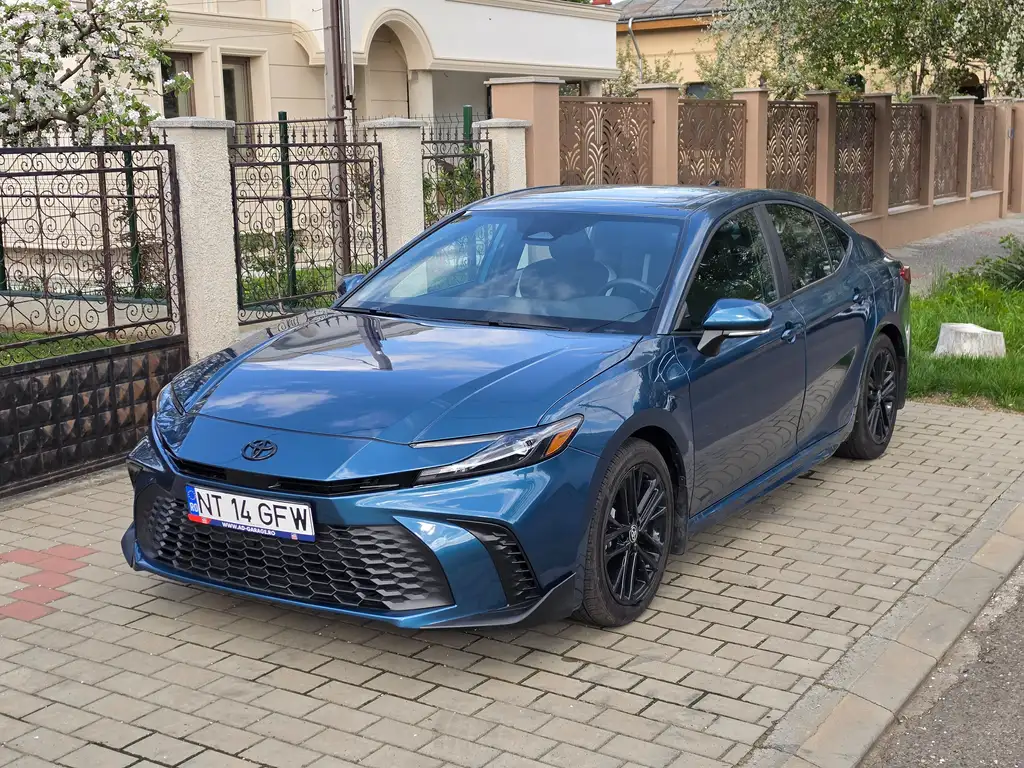 Toyota Camry 2025 из Европы — купить под ключ