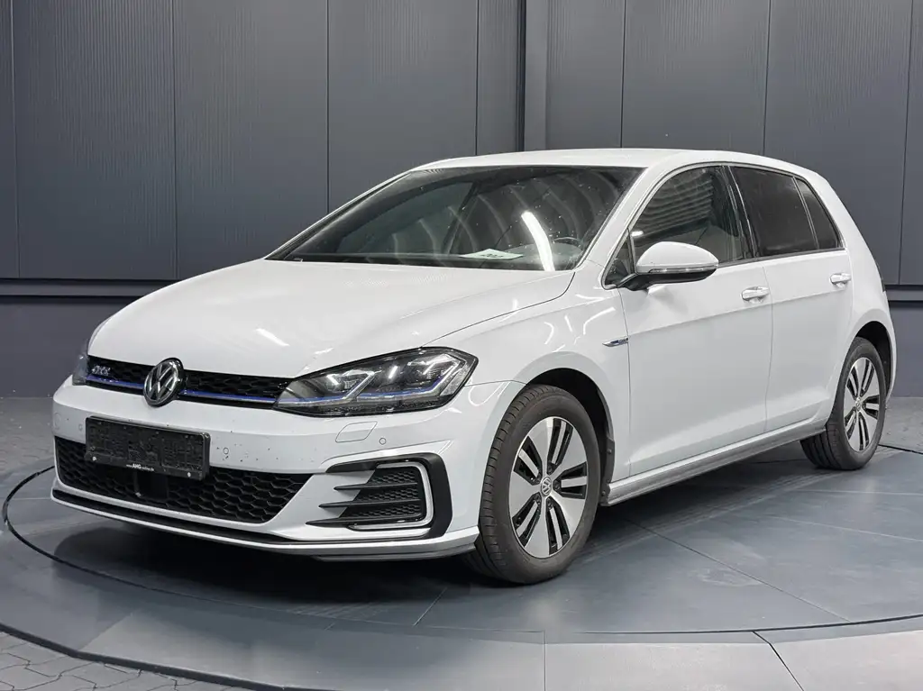 Volkswagen Golf GTE 2018 из Европы — купить под ключ