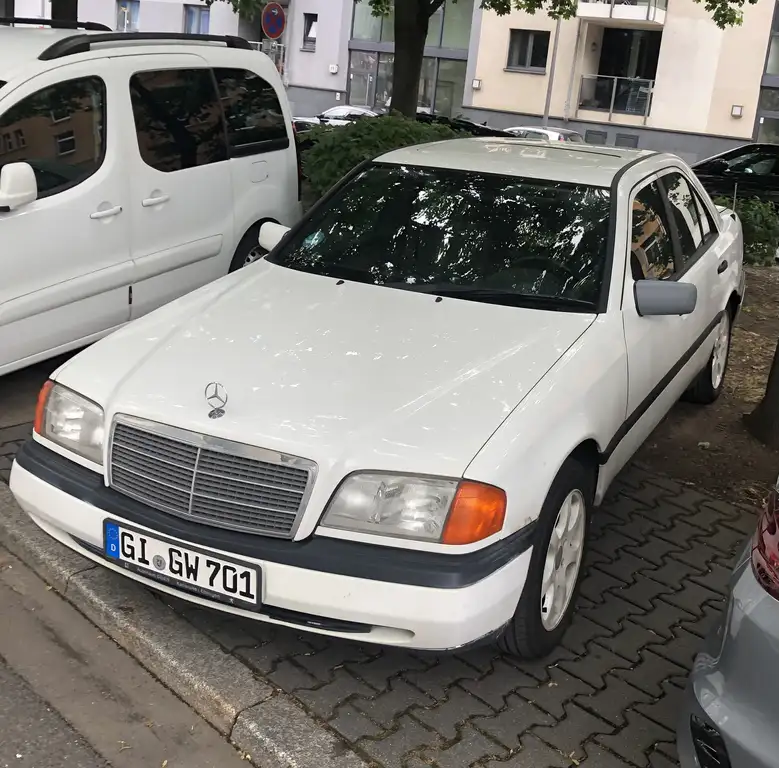 Mercedes-Benz C 180 1995 из Европы — купить под ключ
