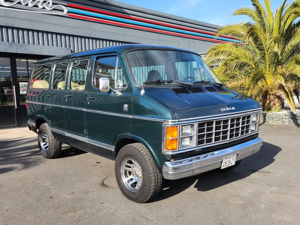Dodge RAM 1983 из Европы — купить под ключ