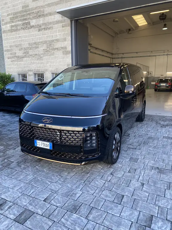 Hyundai STARIA 2024 из Европы — купить под ключ