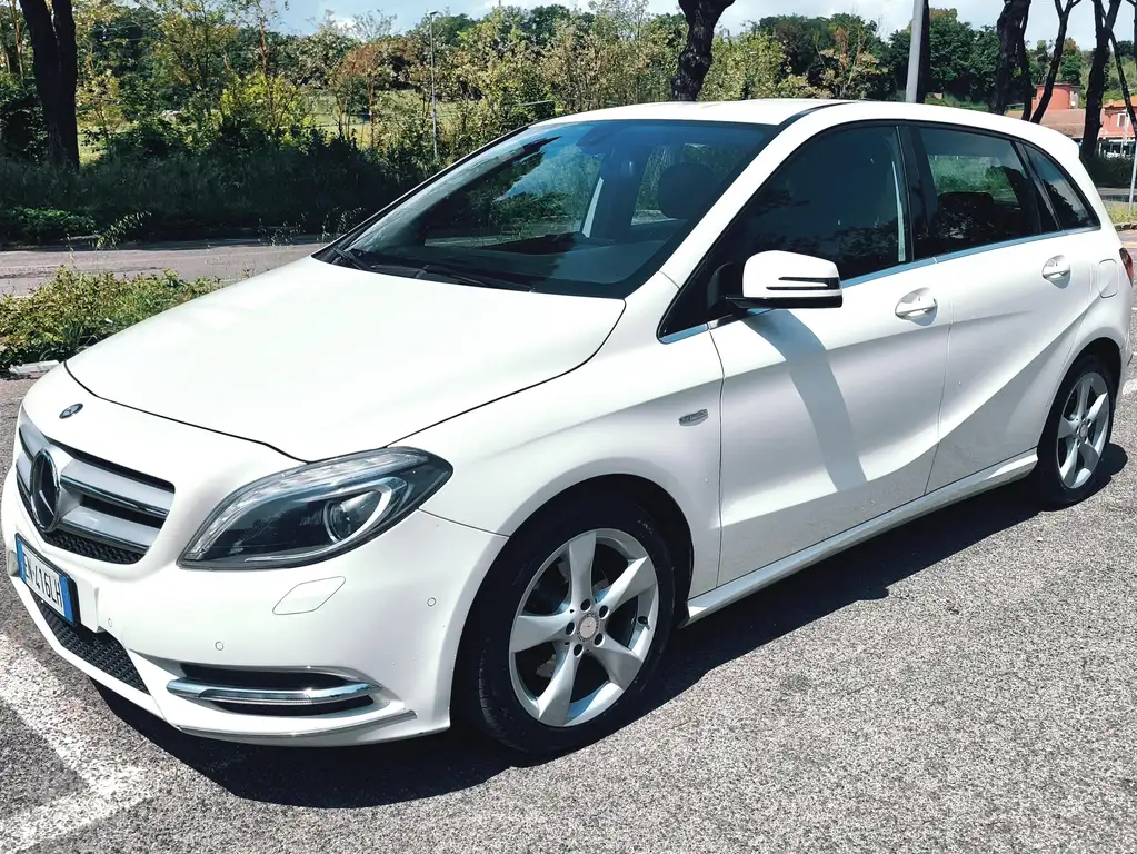 Mercedes-Benz B 180 2012 из Европы — купить под ключ
