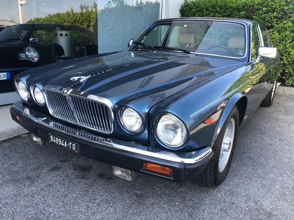 Jaguar Sovereign 1984 из Европы — купить под ключ