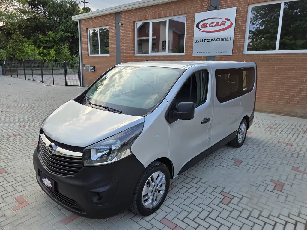 Opel Vivaro 2017 из Европы — купить под ключ