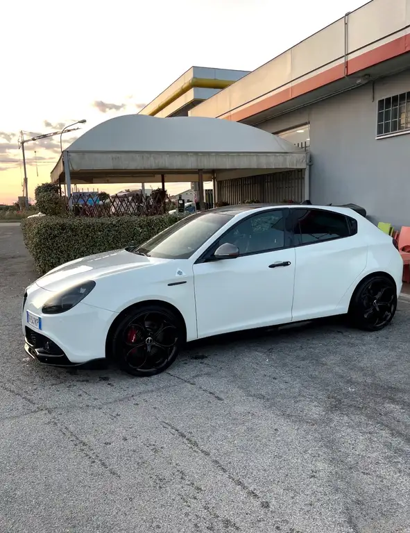 Alfa Romeo Giulietta 2011 из Европы — купить под ключ