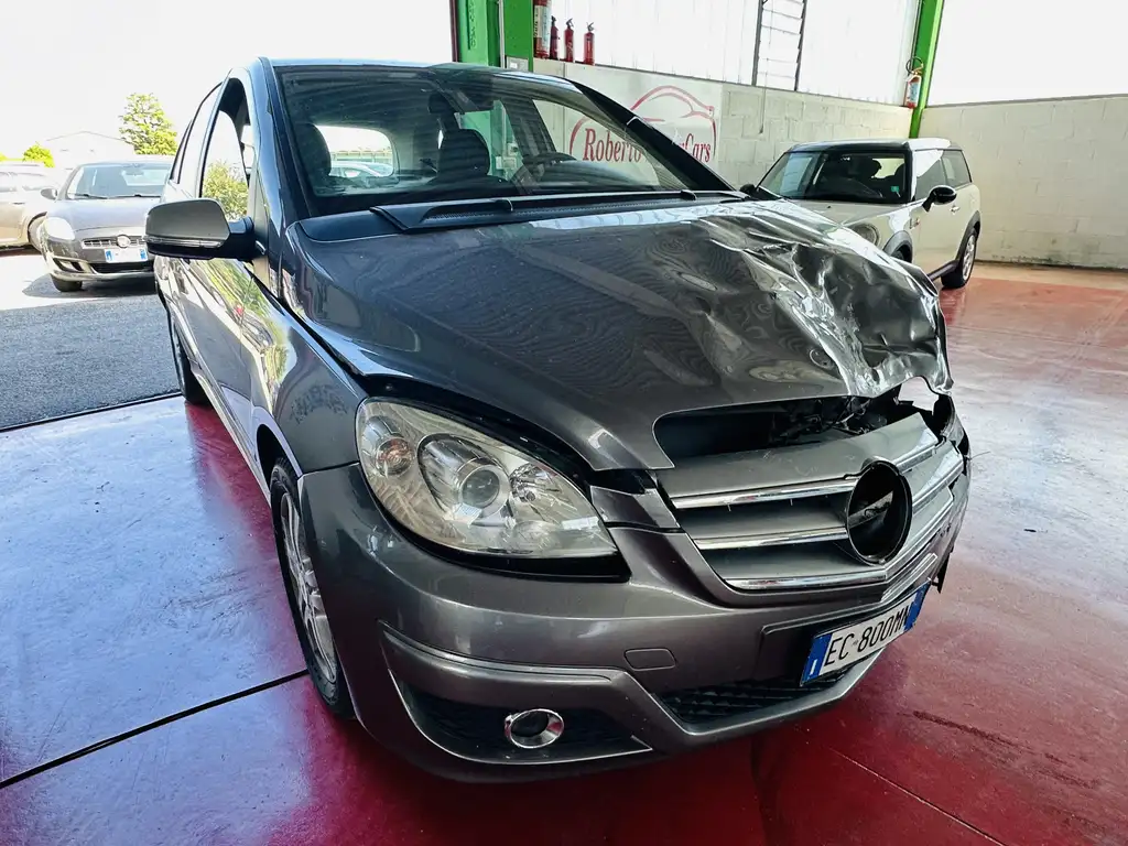 Mercedes-Benz B 180 2010 из Европы — купить под ключ
