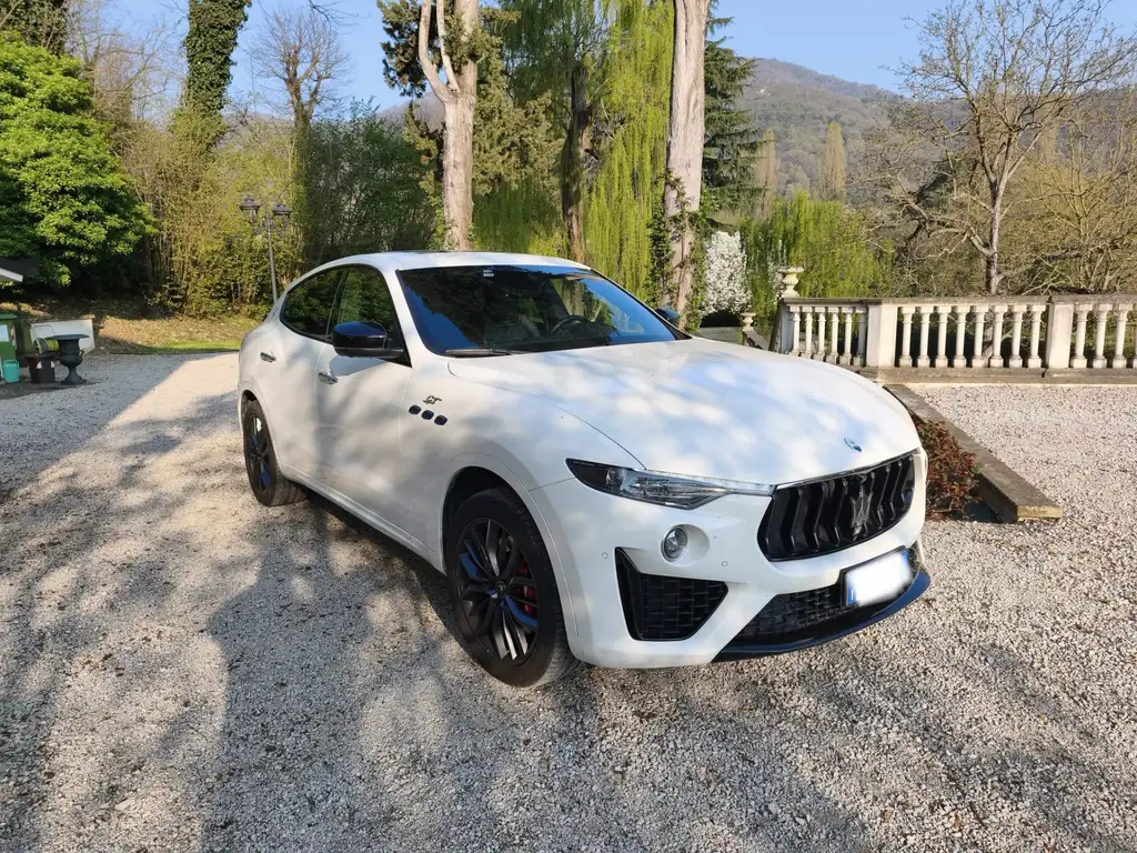 Maserati Levante 2023 из Европы — купить под ключ