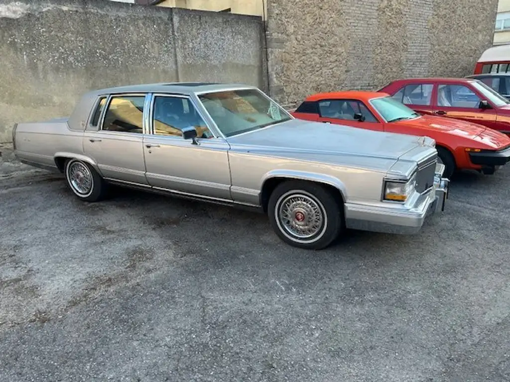 Cadillac Brougham 1992 из Европы — купить под ключ