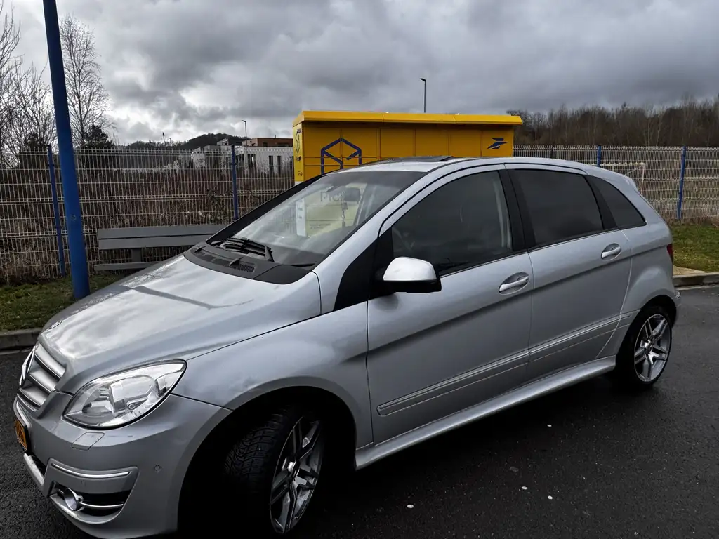 Mercedes-Benz B 180 2010 из Европы — купить под ключ