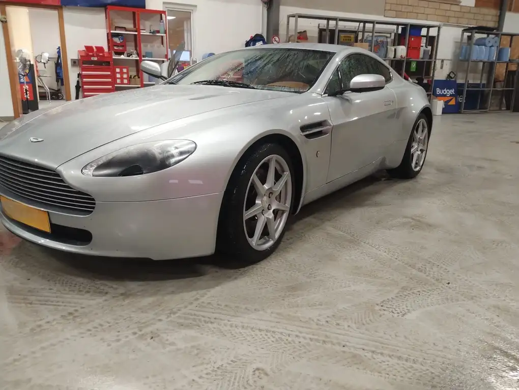 Aston Martin V8 2008 из Европы — купить под ключ