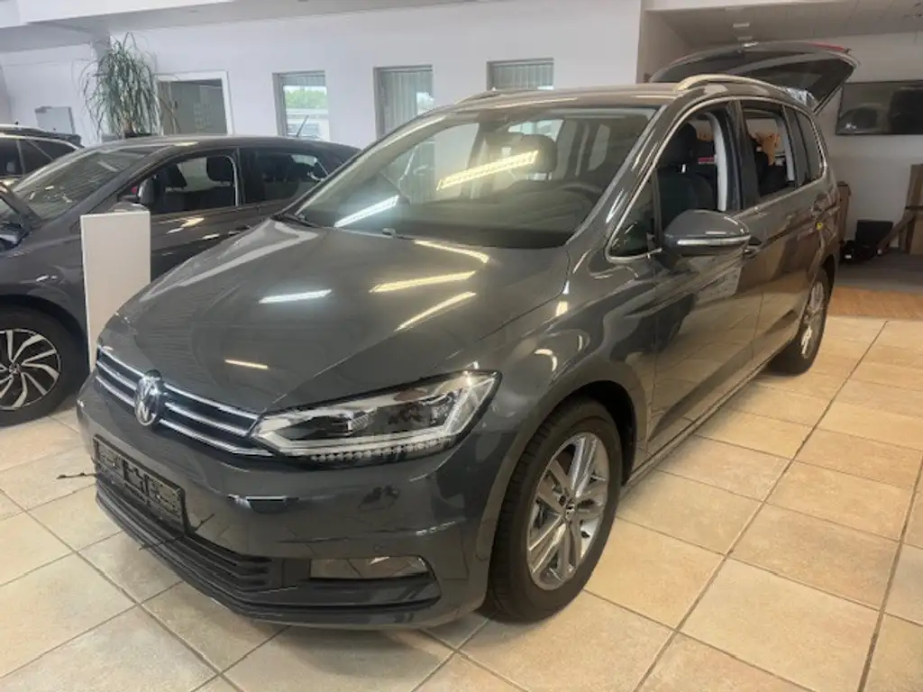 Volkswagen Touran 2024 из Европы — купить под ключ