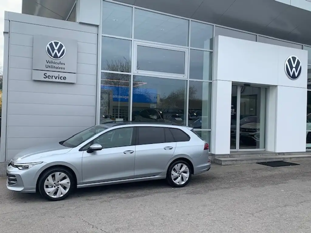 Volkswagen Golf Variant 2026 из Европы — купить под ключ