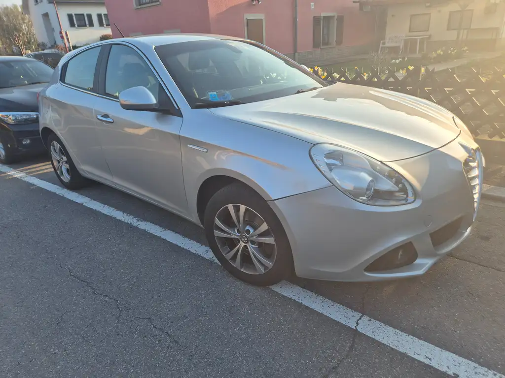 Alfa Romeo Giulietta 2011 из Европы — купить под ключ