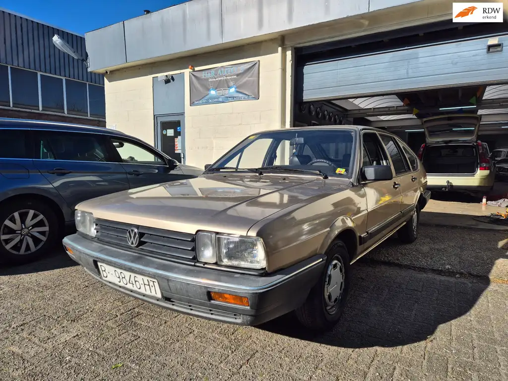 Volkswagen Passat 1986 из Европы — купить под ключ