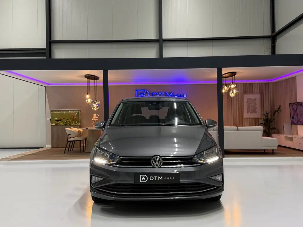 Volkswagen Golf Sportsvan 2018 из Европы — купить под ключ