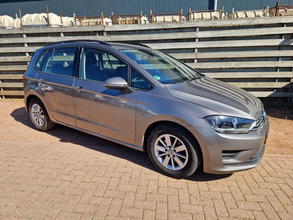 Volkswagen Golf Sportsvan 2015 из Европы — купить под ключ