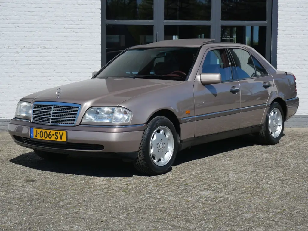 Mercedes-Benz C 180 1994 из Европы — купить под ключ