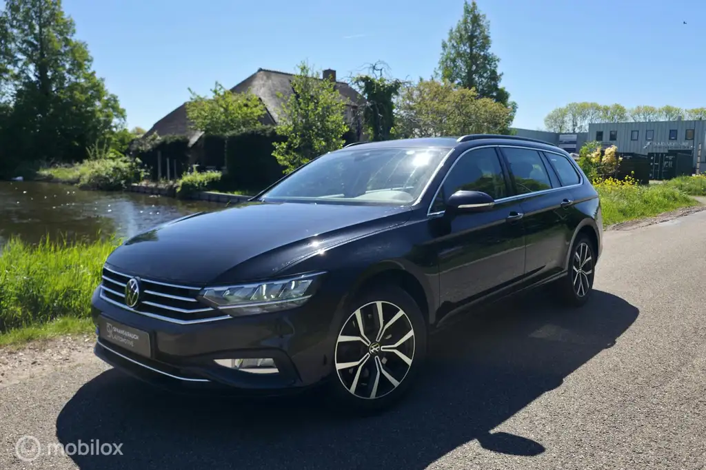 Volkswagen Passat Variant 2023 из Европы — купить под ключ
