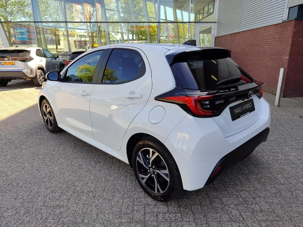 Toyota Yaris 2026 из Европы — купить под ключ