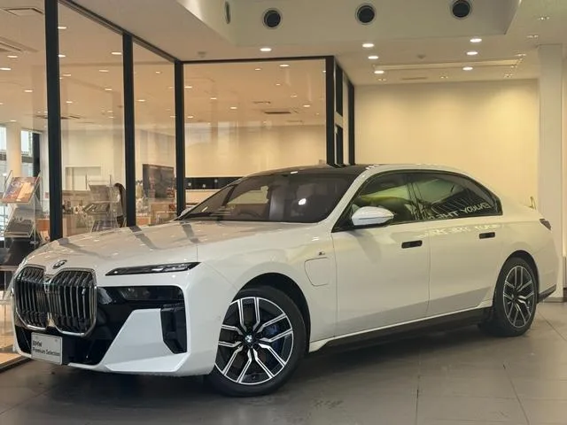 BMW i7 2025 из Японии — купить под ключ