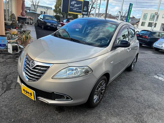 Lancia YSILON 2012 из Японии — купить под ключ