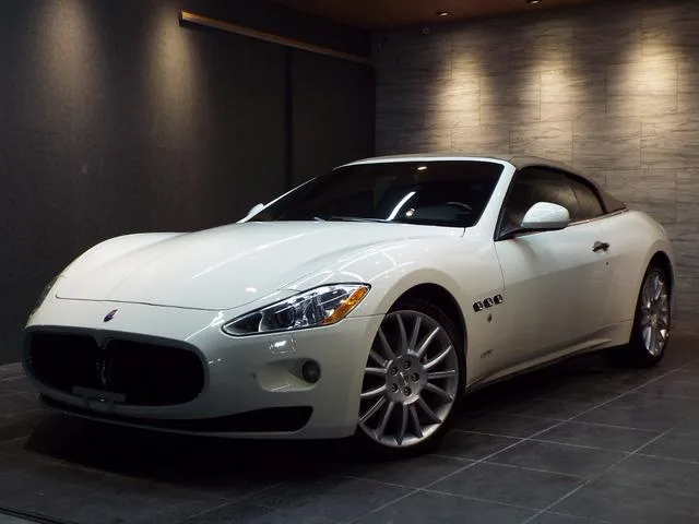 Maserati GRANCABRIO 2010 из Японии — купить под ключ