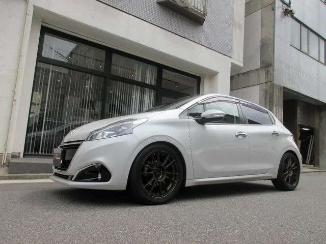 Peugeot 208 2016 из Японии — купить под ключ